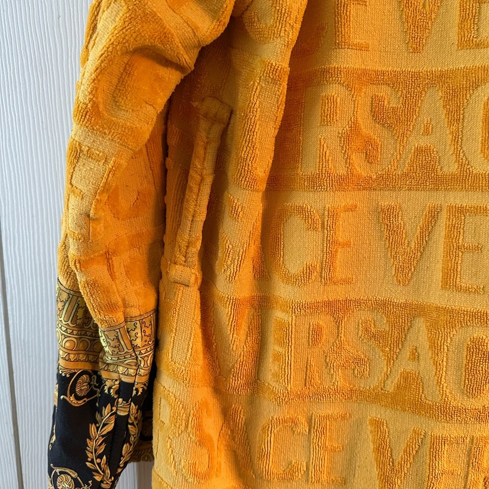 🔥Versace Gold Baroque Robe🔥 - Picture 7 of 11